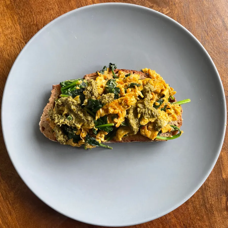 Turmeric & Spinach Scrambled Eggs