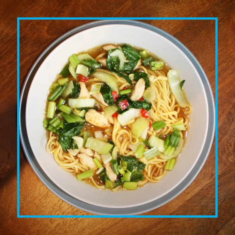 Chilli, Pak Choi, Chicken & Ginger Noodle Soup Image 2