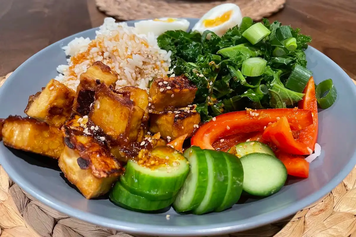 Tempeh, Kale & Sesame Rice Bowl