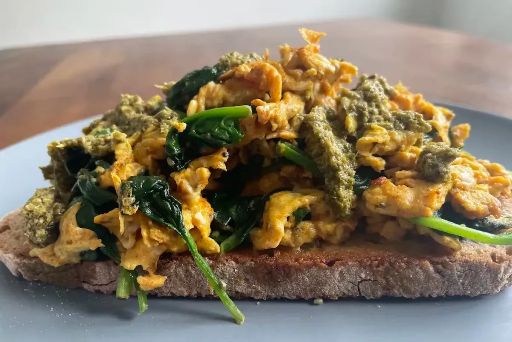 Turmeric & Spinach Scrambled Eggs